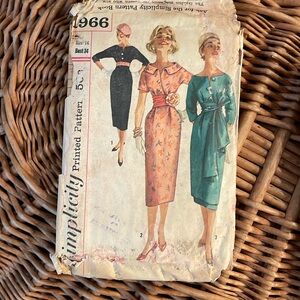 SIMPLICITY VINTAGE PATTERNS #1966 SIZE 14 BUST  34